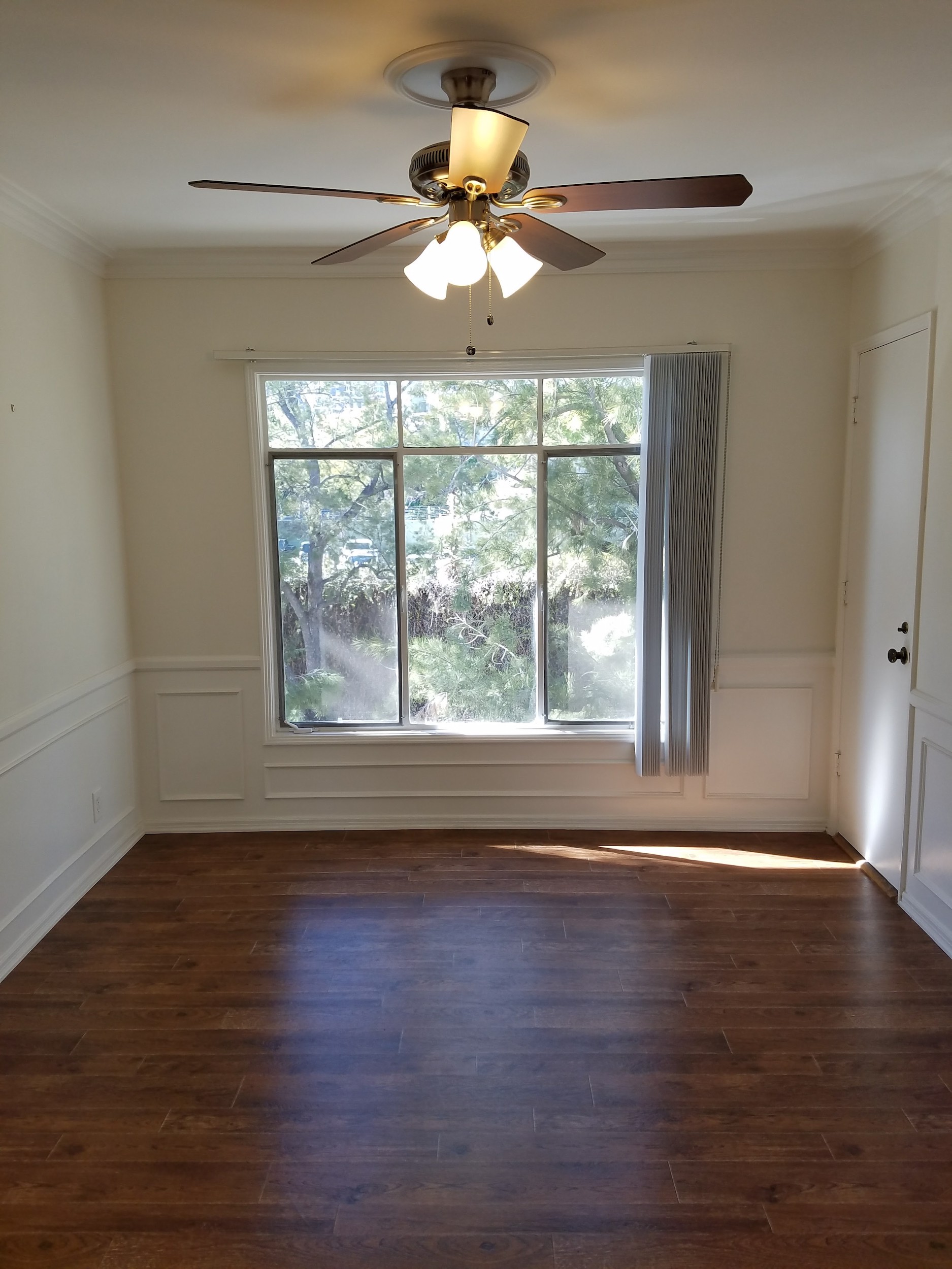 8450 De Longpre Dining Room