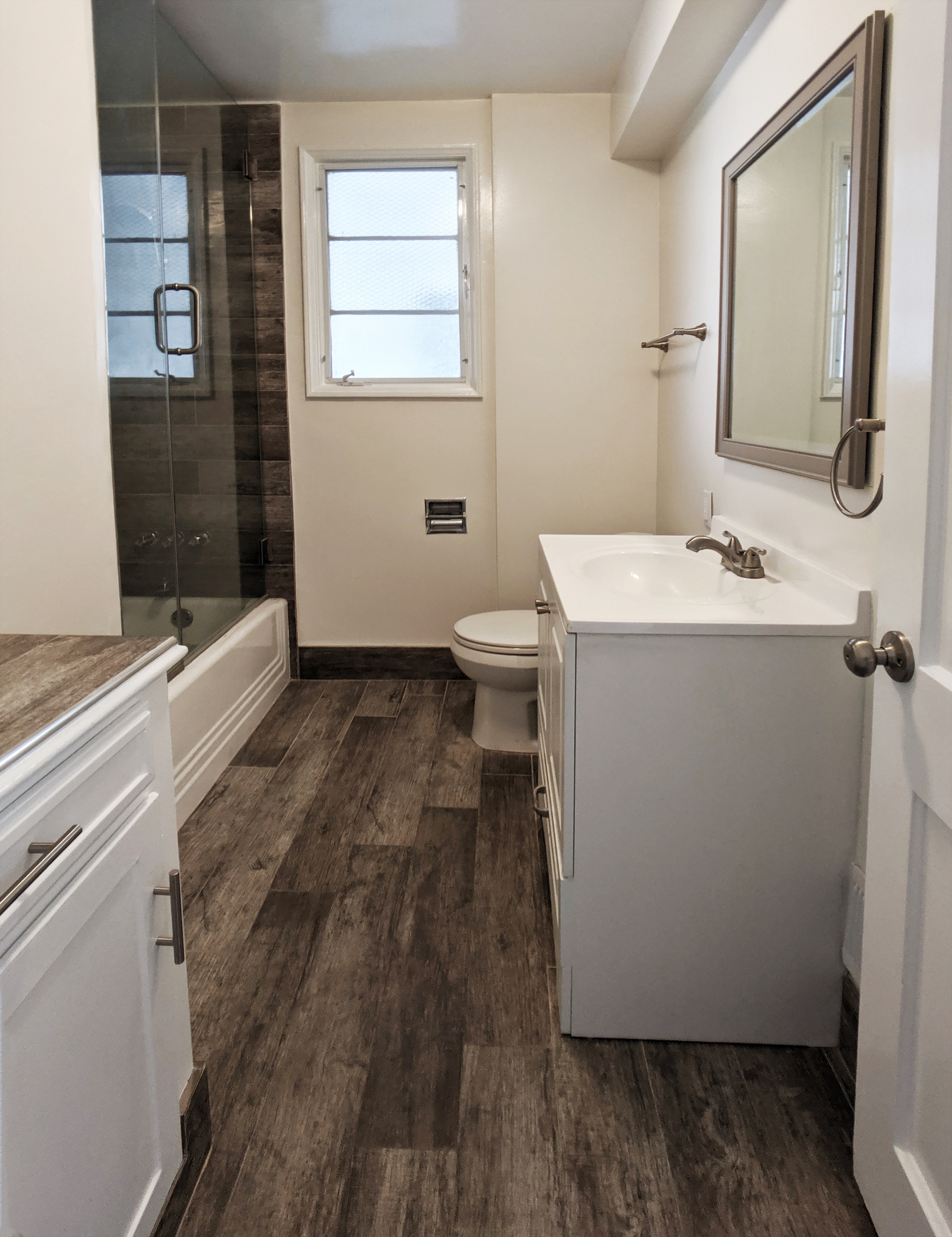 Courtney Manor Bathroom